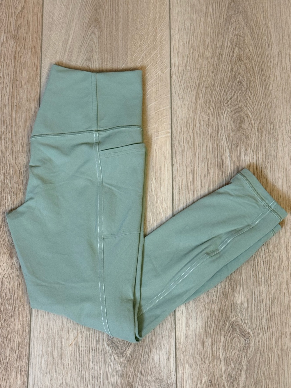 Athleta Light Sage 7/8 Salutation Stash Tight Size Small Excellent Condition